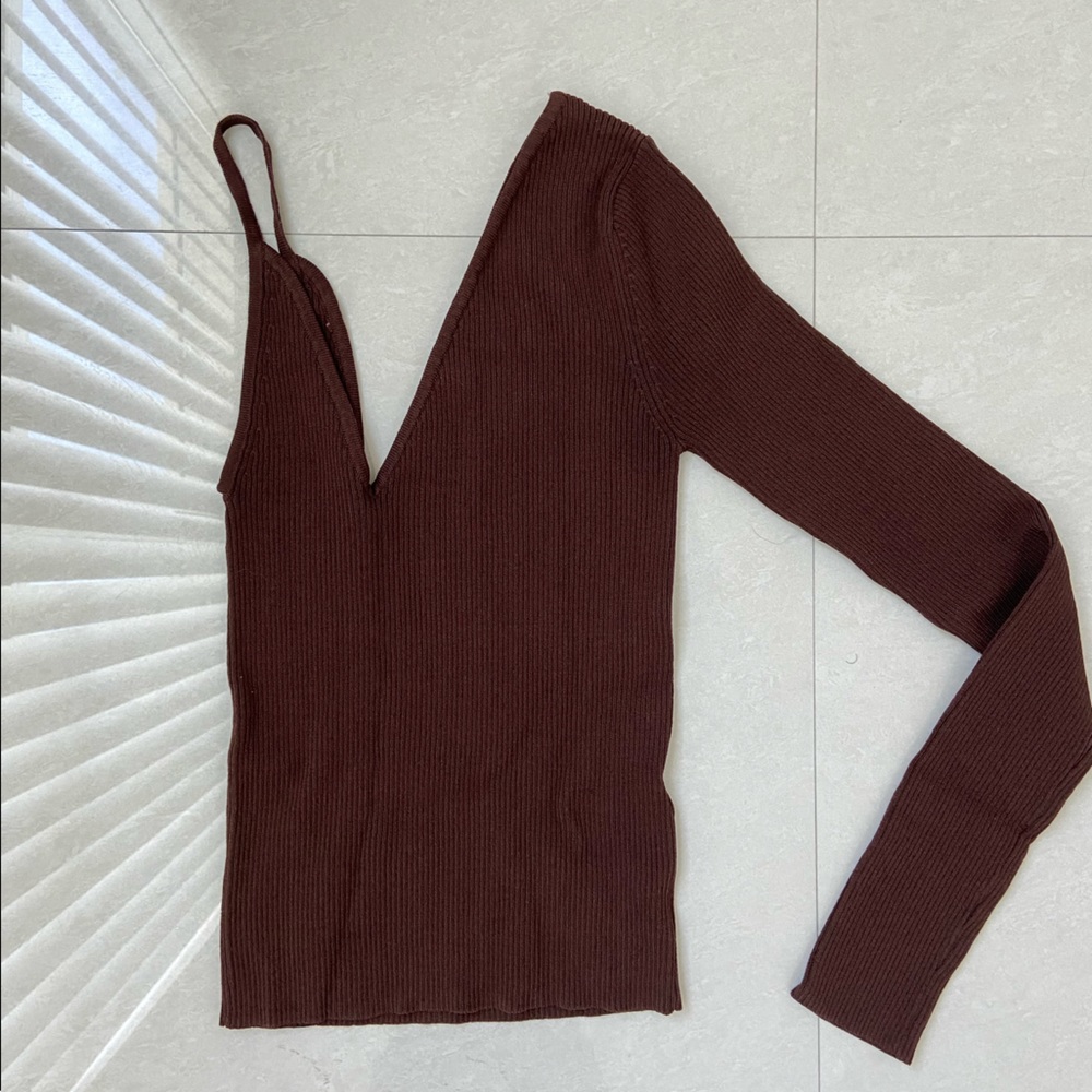 Cut out one shoulder top